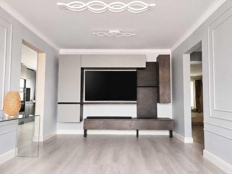 Apartament cu 3 camere semidecomandat în Titan