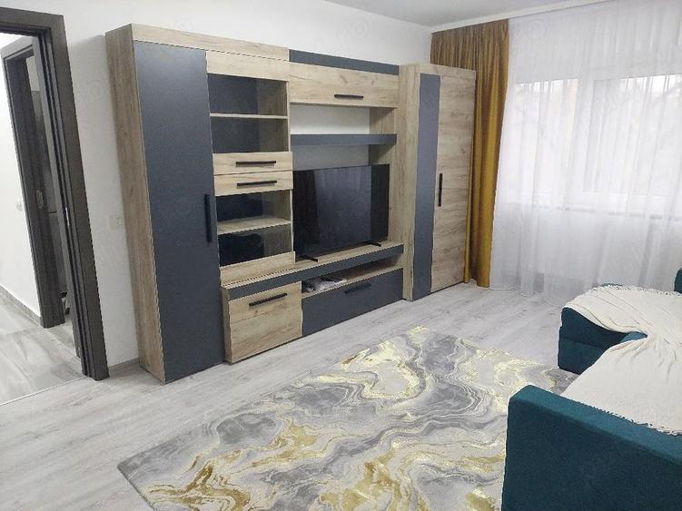 Apartament cu 3 camere decomandat în Exterior Vest