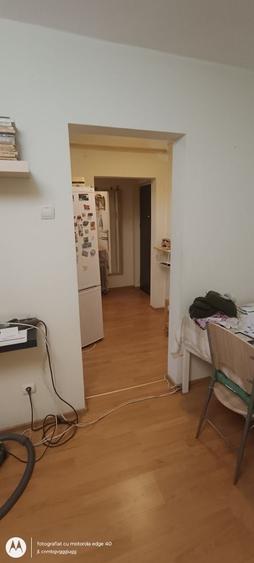 Apartament cu 3 camere semidecomandat în Exterior Vest