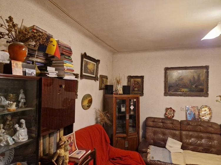 Casă individuală cu 4 camere cu Canalizare în Colentina