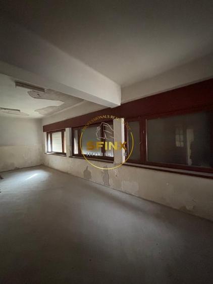 Casă individuală cu 13 camere cu Canalizare în Furnica