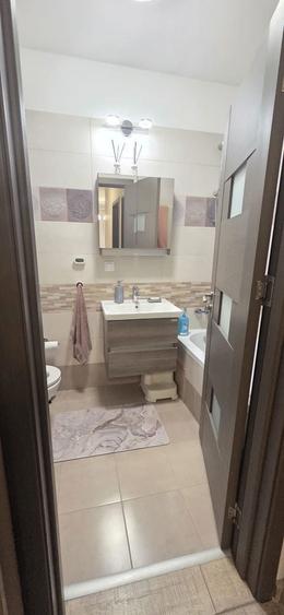 Apartament cu 3 camere decomandat în Lazaret