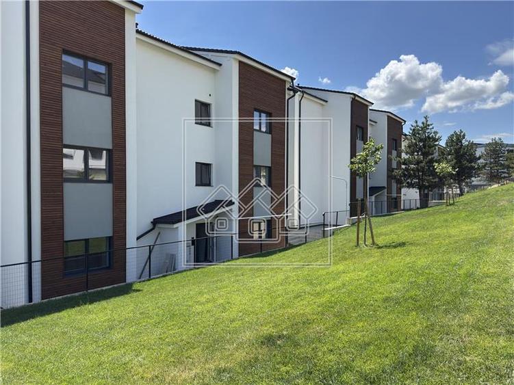 Apartament cu 3 camere decomandat în Exterior Vest