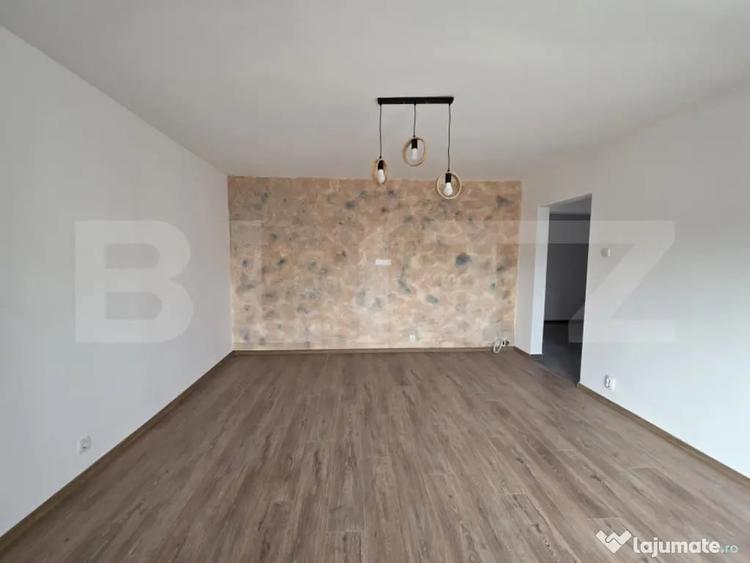 Apartament cu 3 camere decomandat în Micro 16