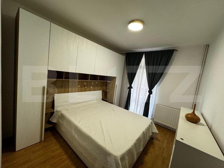 Casă individuală cu 7 camere cu Garaj în Cetate
