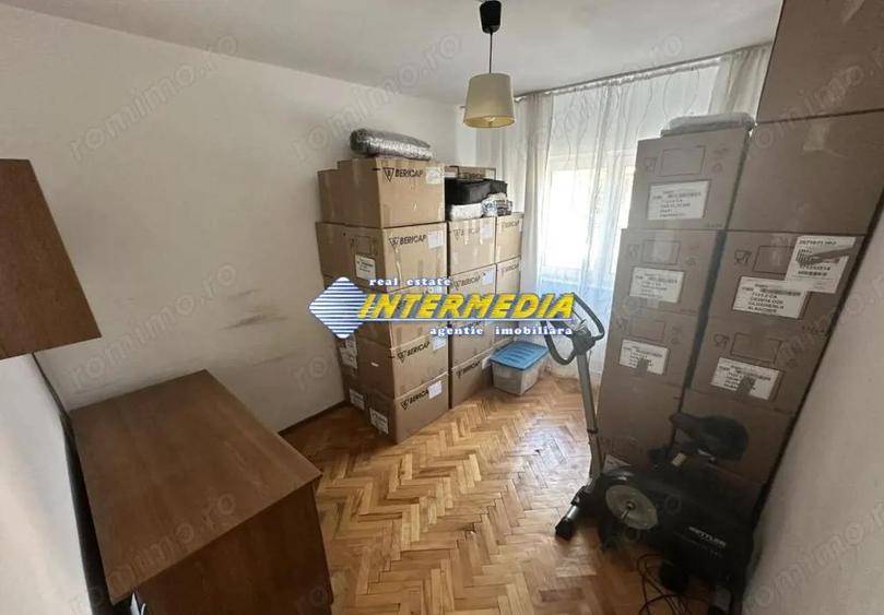 Apartament cu 4 camere decomandat în Cetate