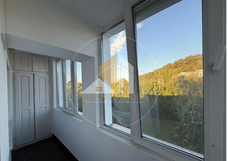 Apartament cu 3 camere decomandat, mobilat în Ștefan cel Mare