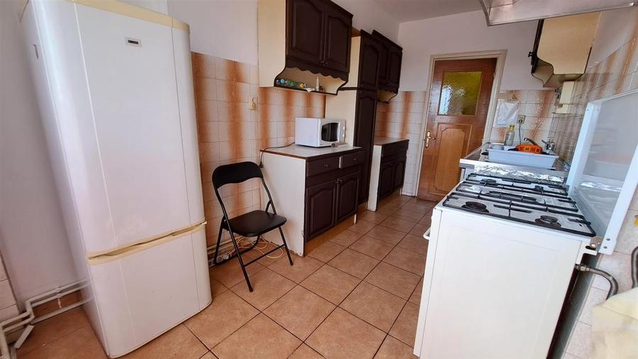 Penthouse cu 4 camere decomandat, mobilat în Centrul Civic