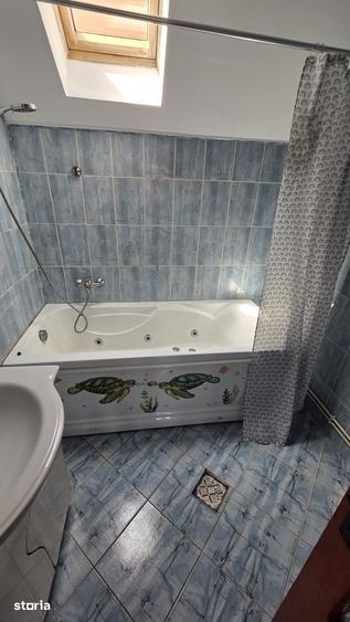 Inchiriez apartament la casa in cartierul Intre Lacuri - 1