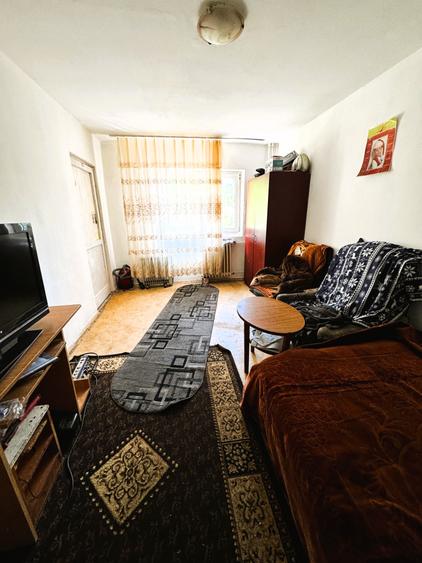 Apartament cu 2 camere decomandat în Podul de Fier