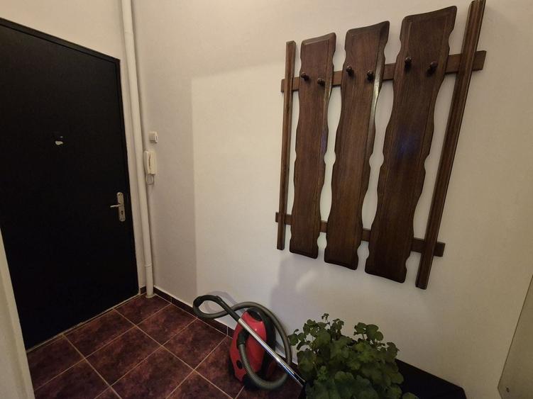 Apartament cu 2 camere semidecomandat, mobilat în Unirii