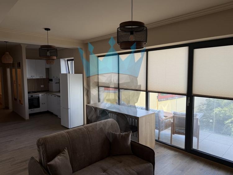 Apartament cu 2 camere semidecomandat, mobilat în P-ța Alba Iulia