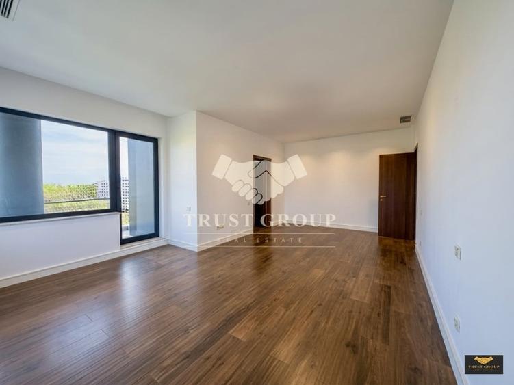 Apartament cu 4 camere decomandat în Herăstrău