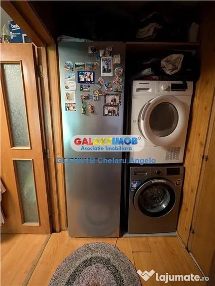 Apartament cu 3 camere semidecomandat în Berceni