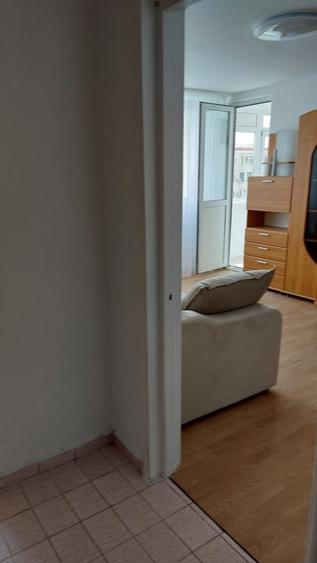 Apartament cu 2 camere semidecomandat în Berceni