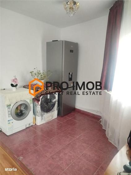 Casă cu 4 camere decomandat în Băceni