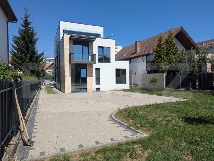 Apartament cu 4 camere decomandat în Andrei Mureșanu