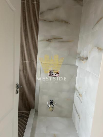 Apartament cu 4 camere decomandat în Girocului