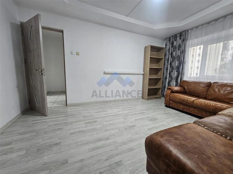 Apartament cu 3 camere decomandat în Filiași