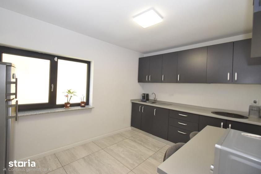 Casă cu 8 camere cu Teren 366 Mp în Calea București