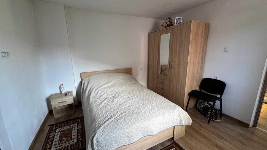 Casă cu 4 camere în Vadu Crișului