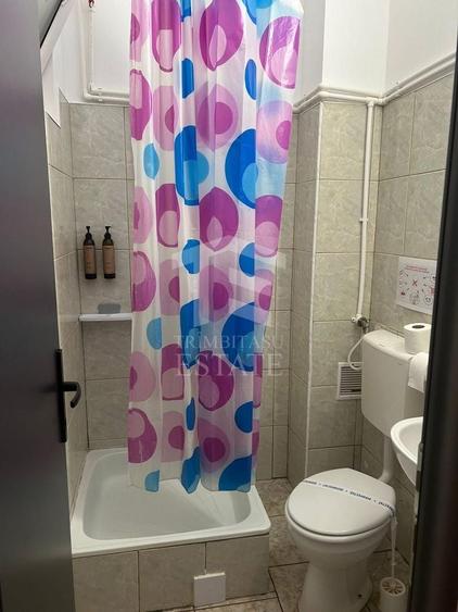 Casă cu 25 camere cu Piscina în Central
