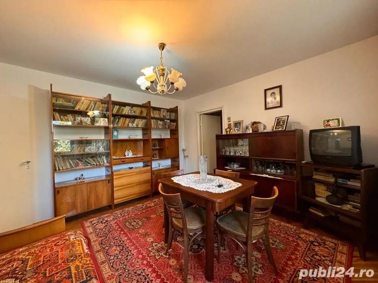 Apartament cu 3 camere semidecomandat în Zamfirescu