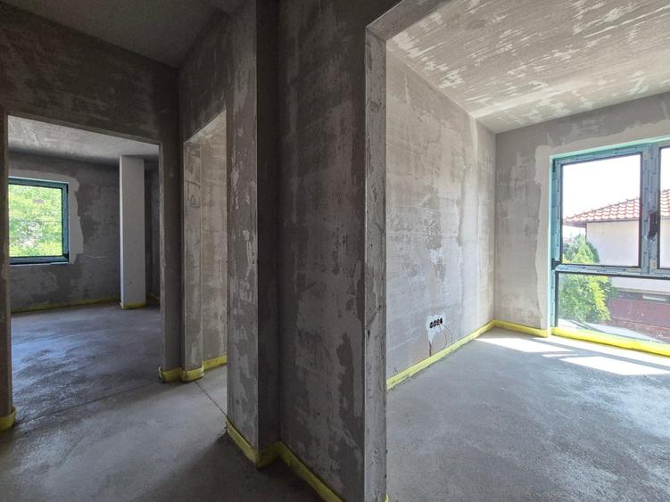 Duplex cu 4 camere cu Canalizare în Florești