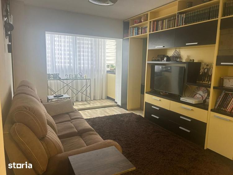 Apartament cu 3 camere decomandat în Canta