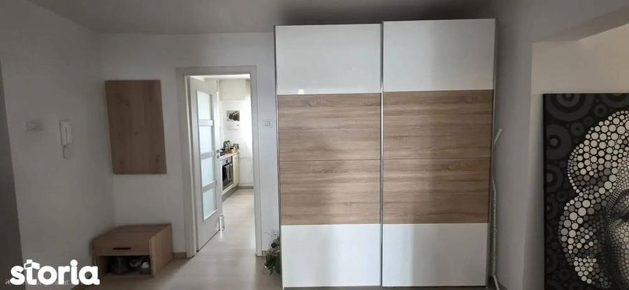 Apartament cu 3 camere decomandat, mobilat în Băneasa