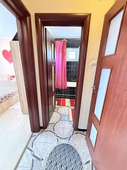 Apartament cu 2 camere semidecomandat, mobilat în Central