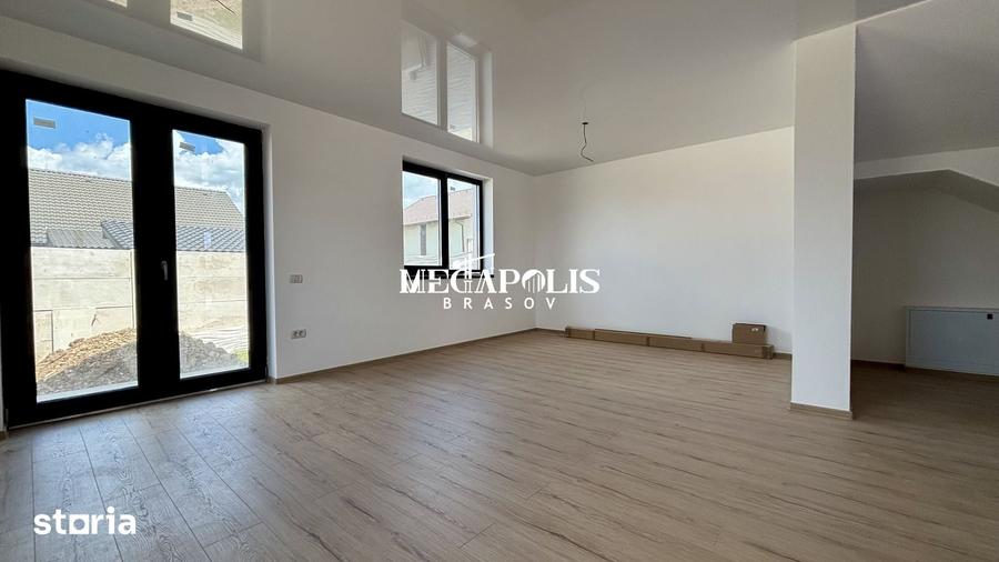 Casă cu 4 camere cu Teren 220 Mp în Tărlungeni