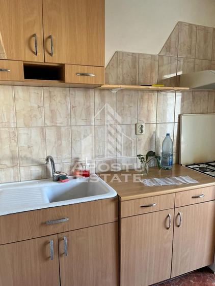 Apartament cu 3 camere decomandat, mobilat în Lunei