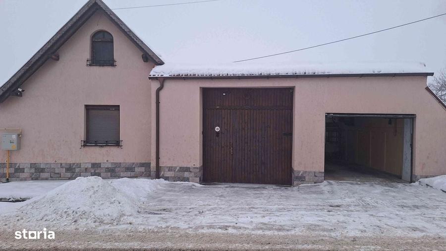 Casă cu 4 camere în Răhău