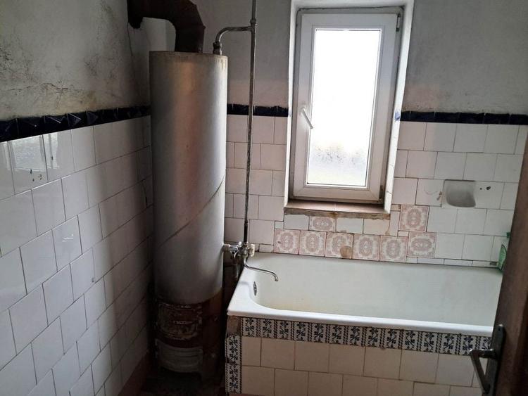 Casă individuală cu 4 camere cu Canalizare în Baia de Fier