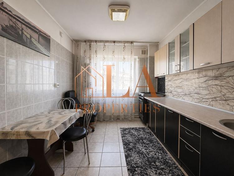 Apartament cu 3 camere decomandat în Drumul Taberei