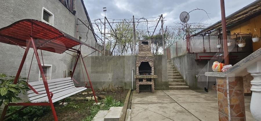 Casă individuală cu 4 camere cu Canalizare în Hunedoara