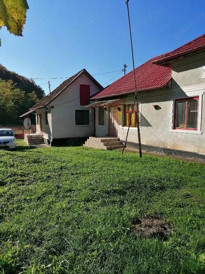 Casă cu 4 camere în Barbura