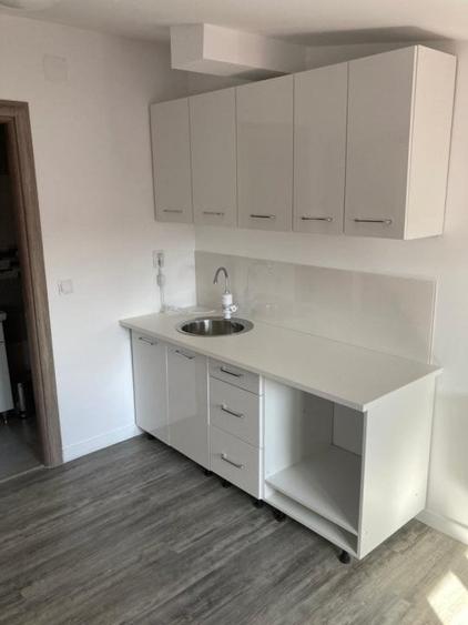 Apartament cu 4 camere semidecomandat în Unirii