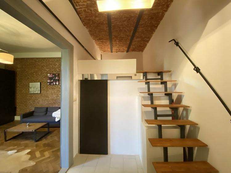 Apartament cu 2 camere semidecomandat, mobilat în Central