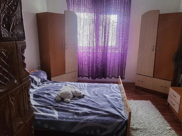 Casă cu 4 camere cu Teren 4000 Mp în Central