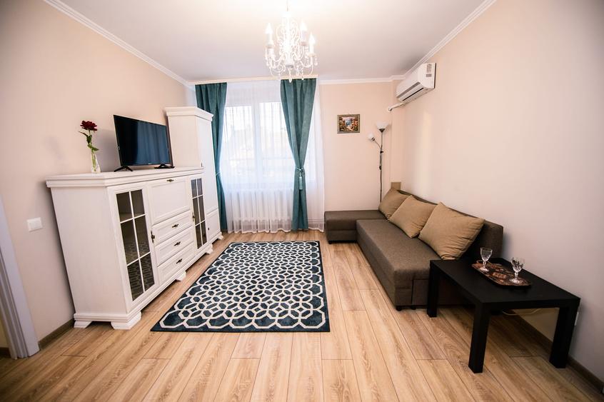 Apartament cu 2 camere decomandat, mobilat în Central