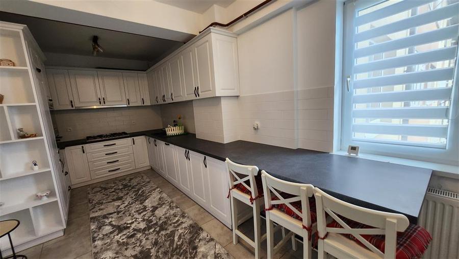 Apartament cu 3 camere decomandat, mobilat în George Enescu