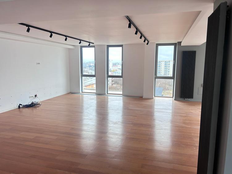 Penthouse cu 3 camere decomandat în Mamaia