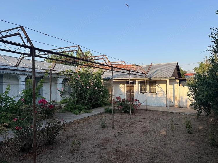 Casă cu 5 camere cu Teren 1680 Mp în Tudor Vladimirescu