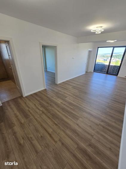 Apartament cu 3 camere decomandat în Baciu