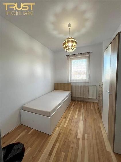 Apartament cu 3 camere decomandat în Sud