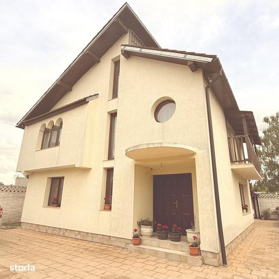 Casă cu 4 camere cu Teren 433 Mp în Central