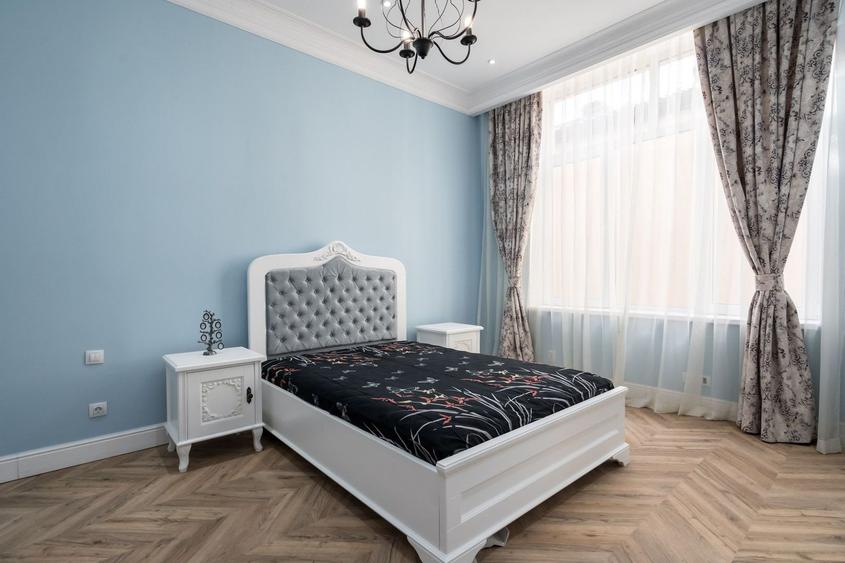 Apartament cu 5 camere decomandat, mobilat în Regina Elisabeta