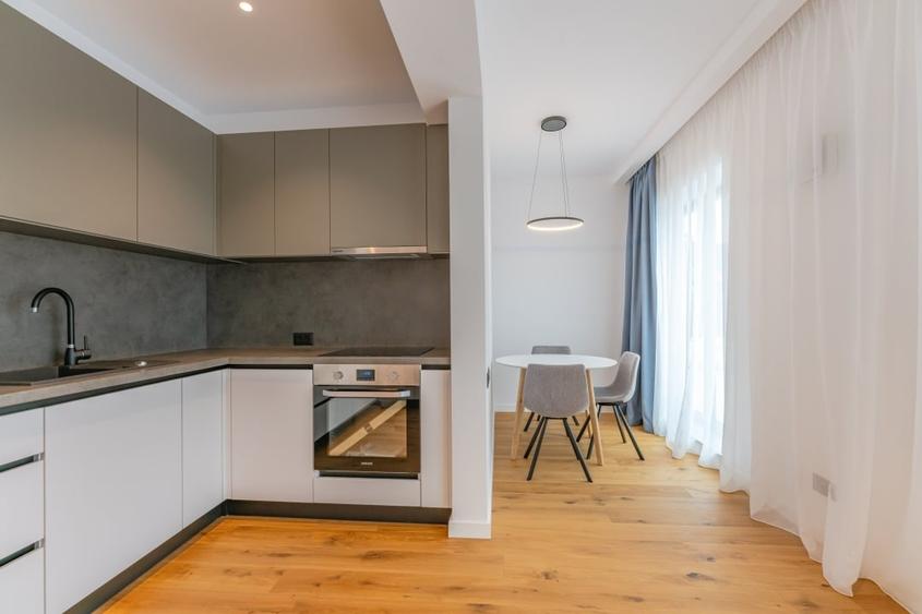 Apartament cu 2 camere decomandat, mobilat în Ultracentral